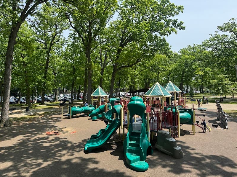 Mishawaka Ave. at Greenlawn Ave. Splash Pad splash pad