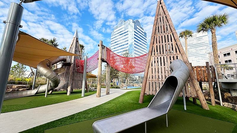 Riverfront Plaza Water Play Area in Jacksonville, Florida